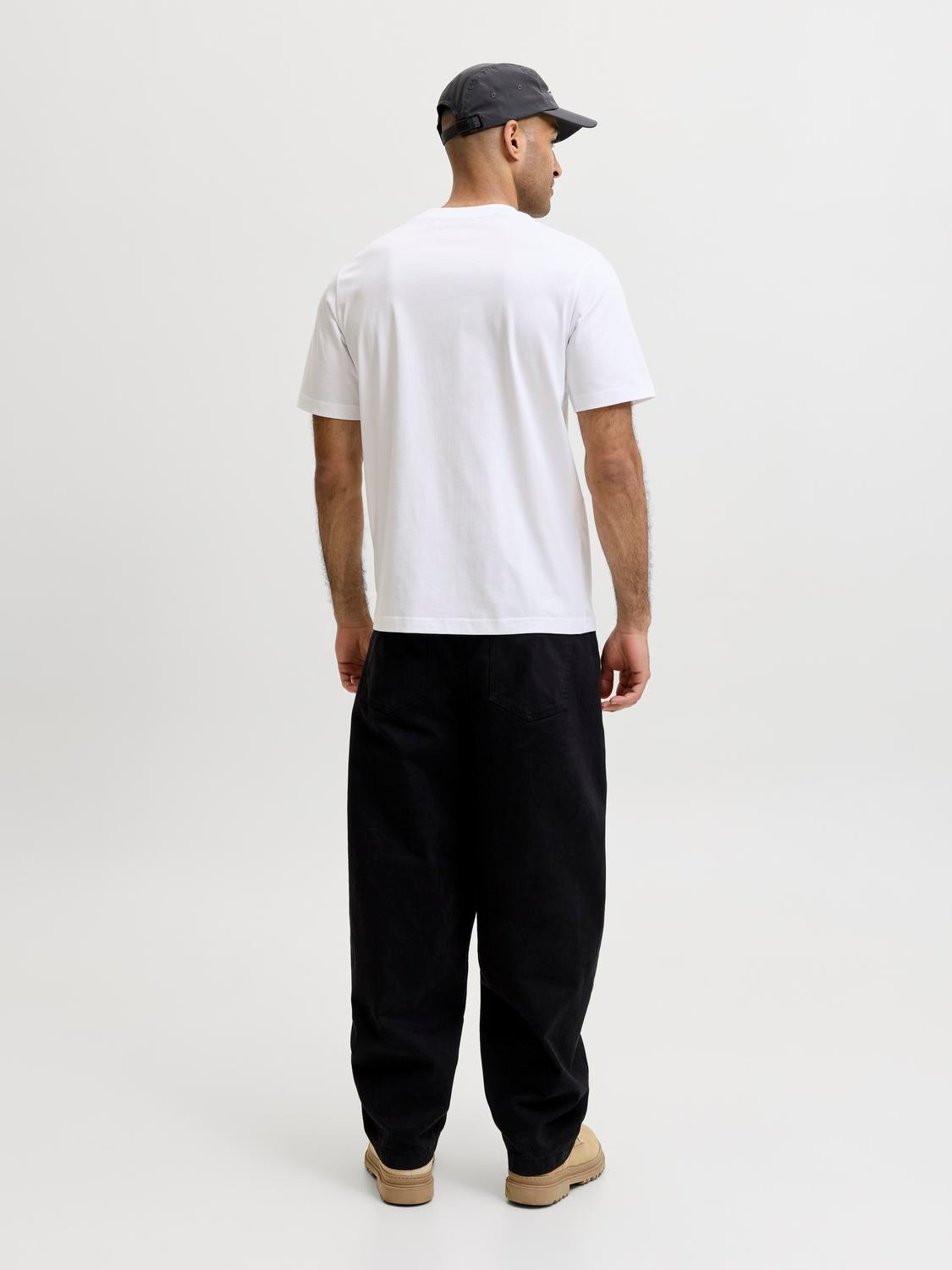 model_shot-back
